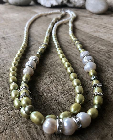 Pearl necklace with crystals 